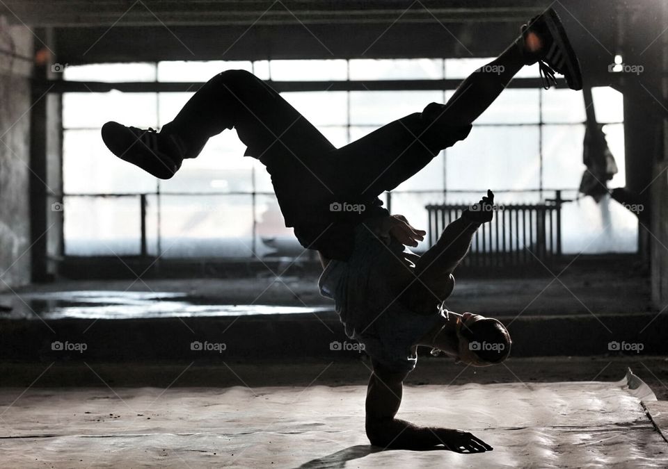 Break dance . dancers in a factory 