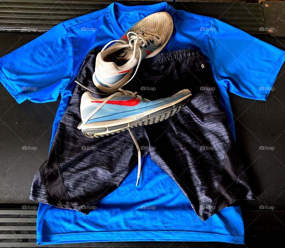 🏃‍♂️ 🇺🇸 Good Morning!  Everything ready to sweat the shirt. Let's go for a good morning jog?  Running is good for your health! / 🇧🇷 Bom dia! Tudo pronto para suar a camisa. Vamos para um bom cooper matinal? Correr faz bem para a saúde! 