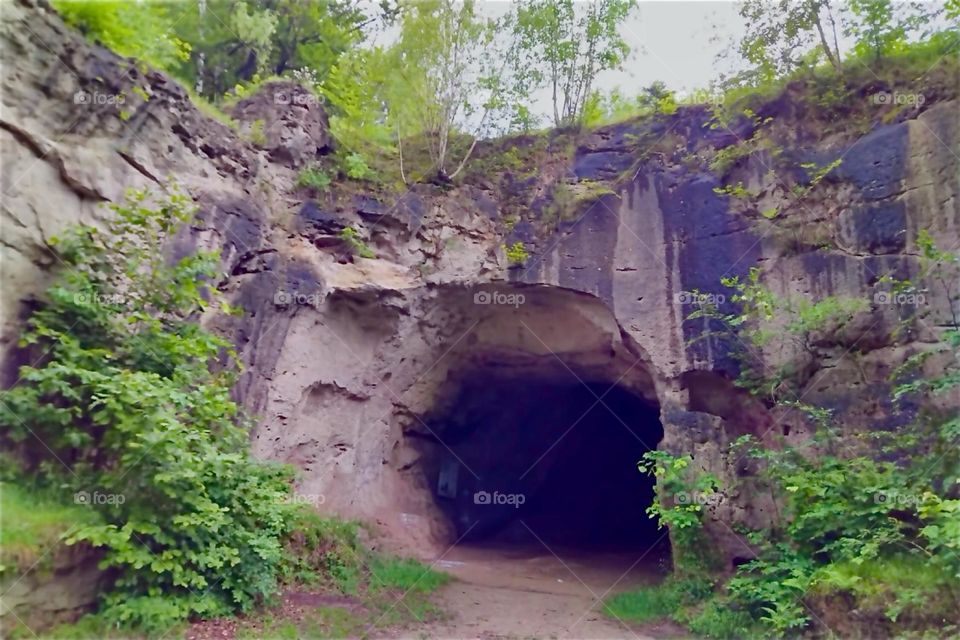 This leads to the “Steinkirche”, the “Stone Church” by “Scharzfeld”, “Harz”, “Saxony-Anhalt” in former “E Germany”. A Christian church in the Middle Ages it was inhabited much longer based on prehistoric drawings inside. 2024. Hypnotic Productions