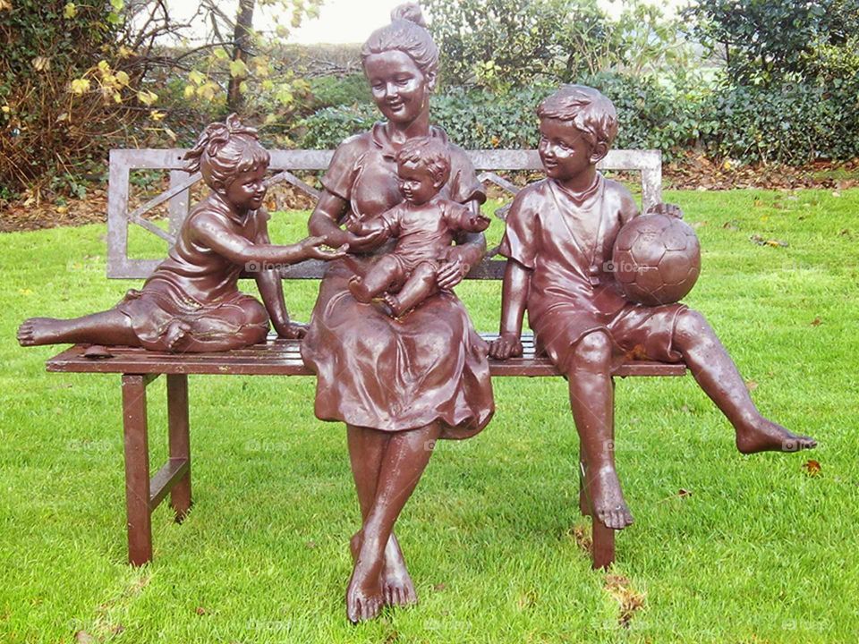 Am image of a family statue.