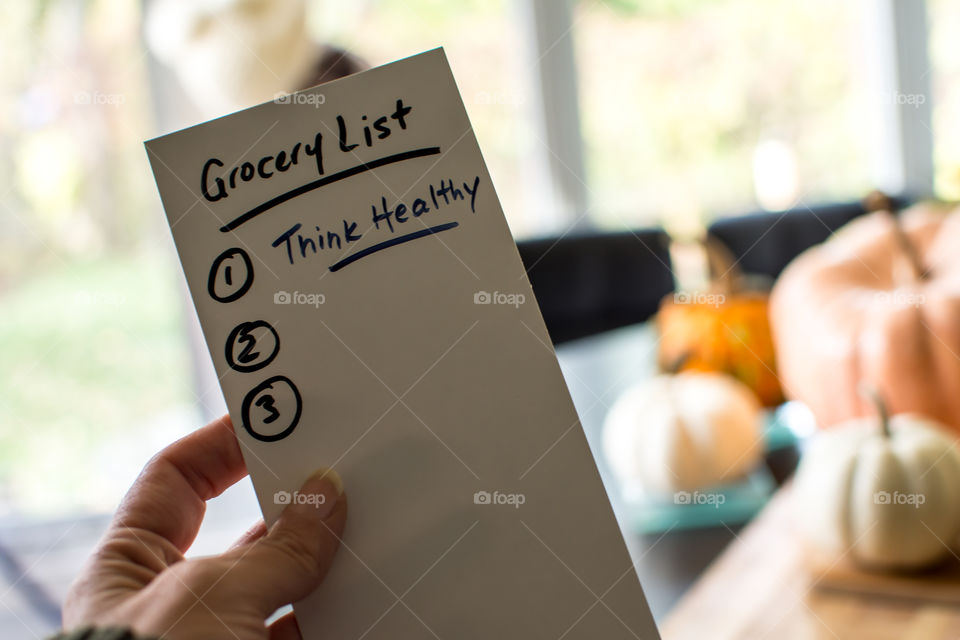 New Years resolutions eat healthy think healthy making a grocery list 