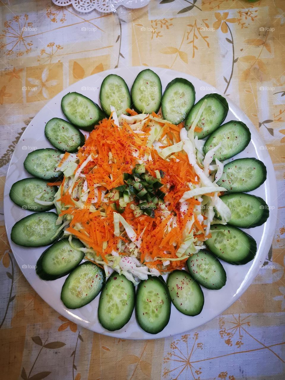 Cabbage salad with churned harz with cucumber