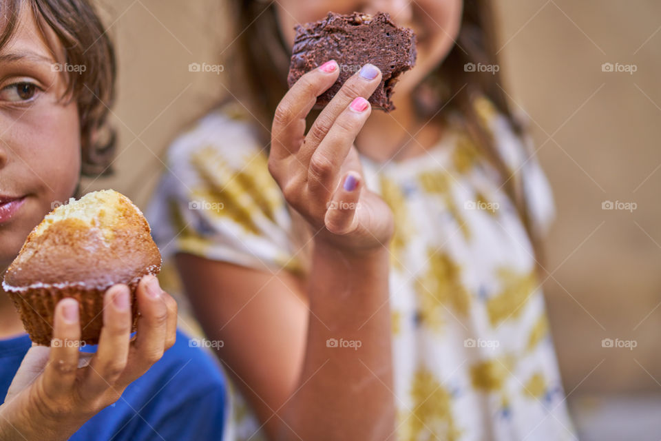 Brownie and cupcake
