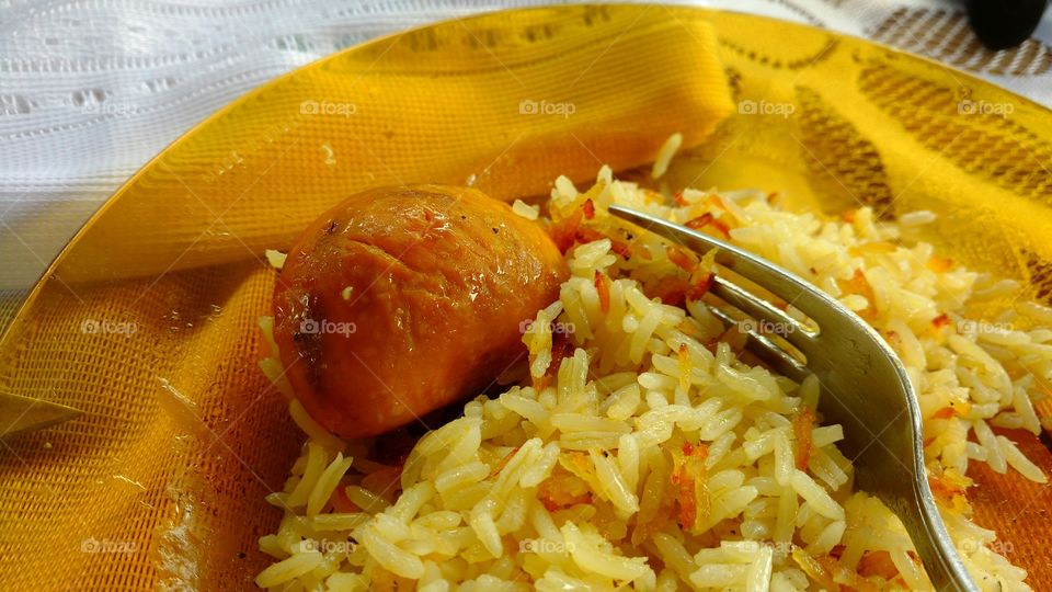 Pequi. O fruto delicioso na culinária mas com o perigo dos espinhos internos.