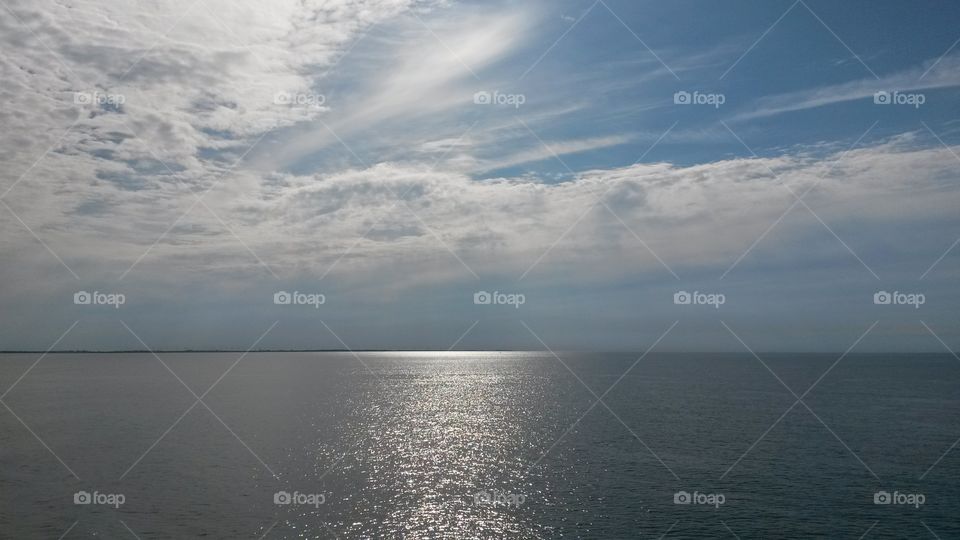 The ocean with the sky