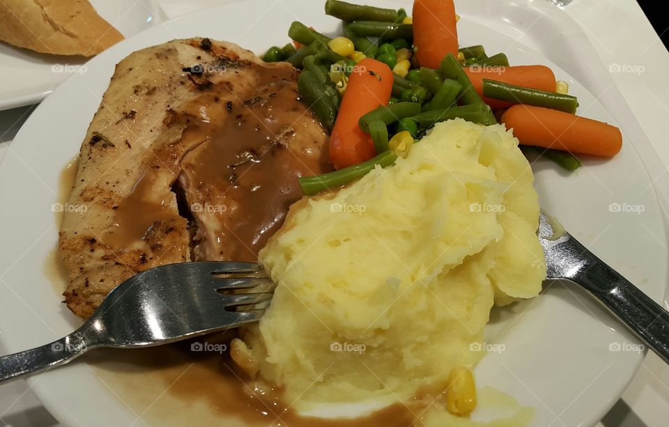 Delicious mashed potatoes and grilled chicken