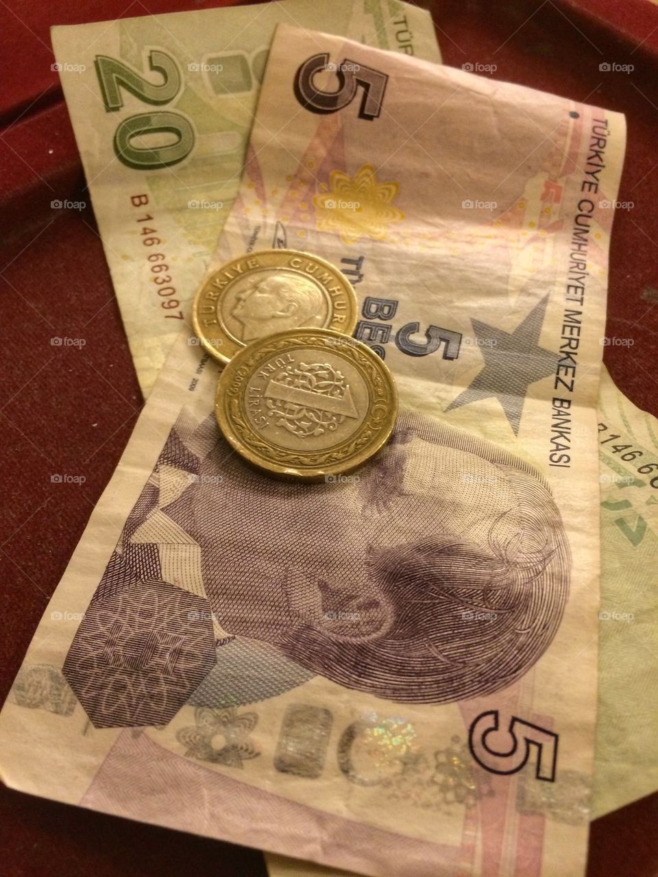 Turhish money on a bar table