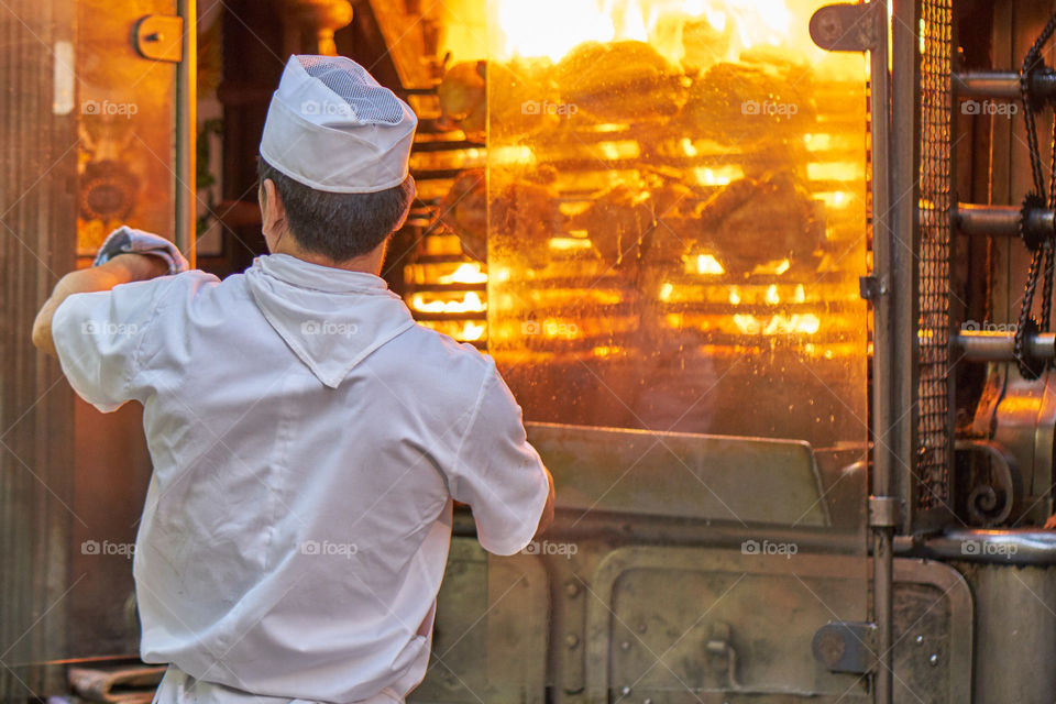 Asador callejero en el casco antiguo de Barcelona. 