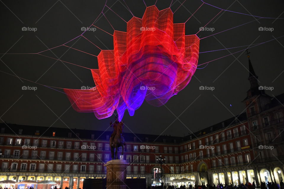 Escultura de Janet Echelman Plaza Mayor Madrid-Janet Echelman's sculpture Plaza Mayor Madrid