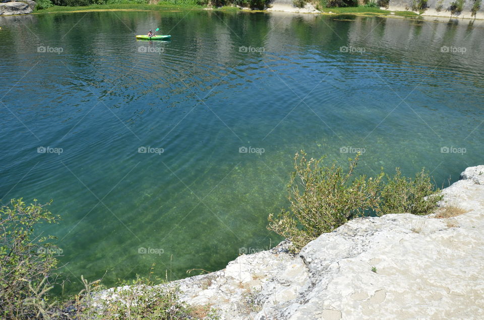 the descents of the Ardèche in France, kayaking with a magnificent landscape and clear water isn't it relaxing?