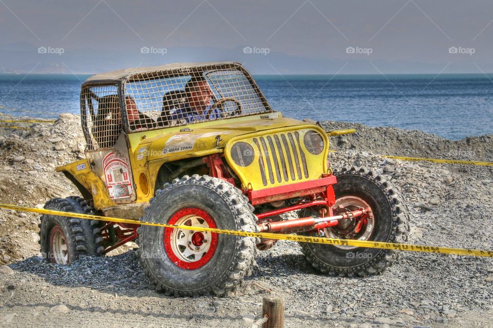 In jeep sulla spiaggia