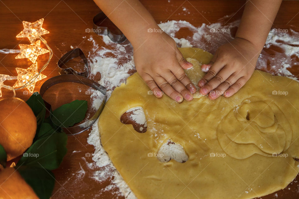 Children cooking ginger cookies 