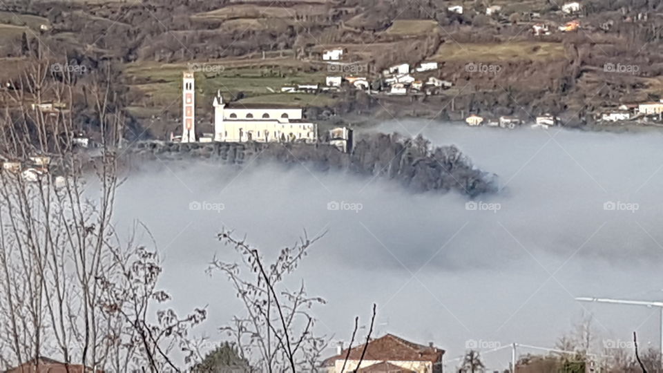 paesaggio con la nebbia