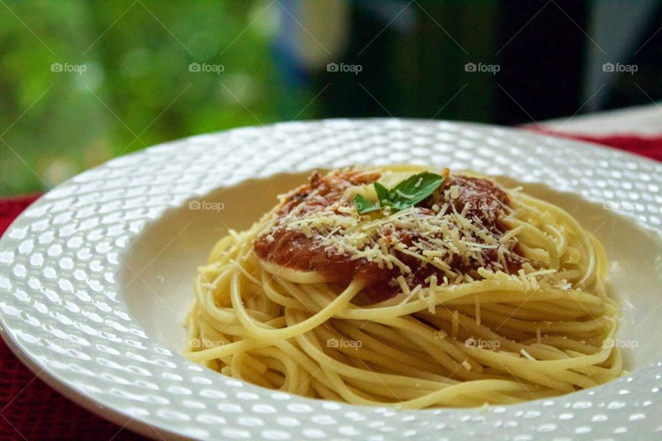 Spaghetti with tomato sauce