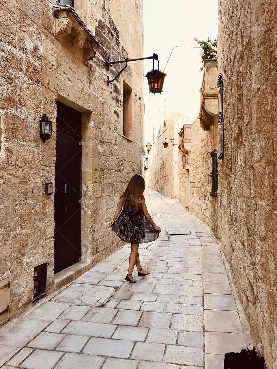 Timeless elegance—each step echoes through history🤎