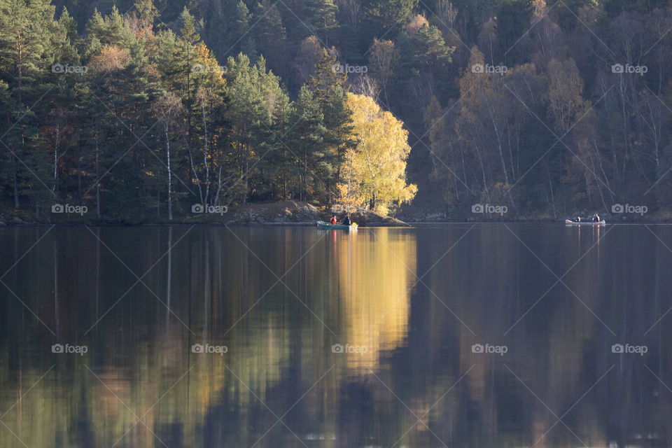 Colorful reflections - activities on mirror lake 