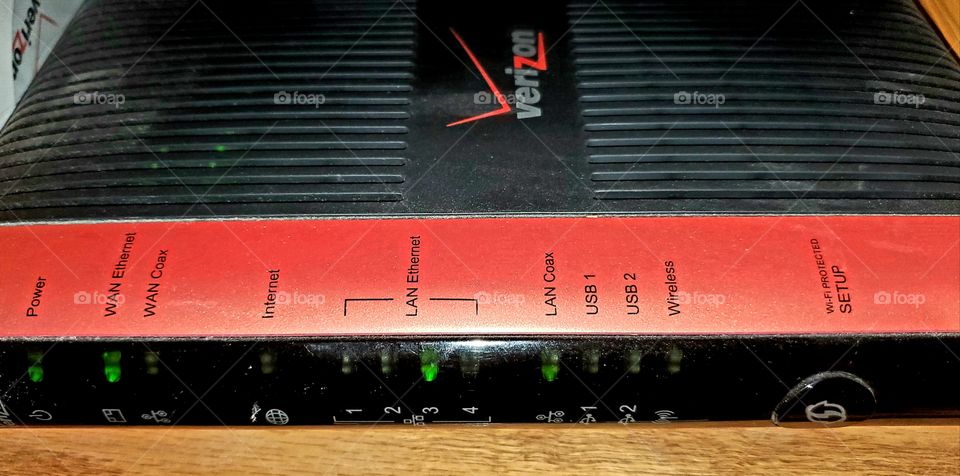 Internet Router for home computers, laptops & cell phones🤳💻🖥 VERIZON ROUTER for home use. Can be used upright or on its side & has green lights flashing when operational.