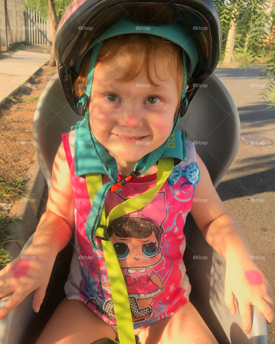 Who went cycling with Dad today?  He had fun and was painted by the shade of the trees! / Quem foi andar de bicicleta com o papai hoje? Se divertiu e ficou pintada pela sombra das árvores!
🚲
#bike #family #happy #sorriso #inspiration 