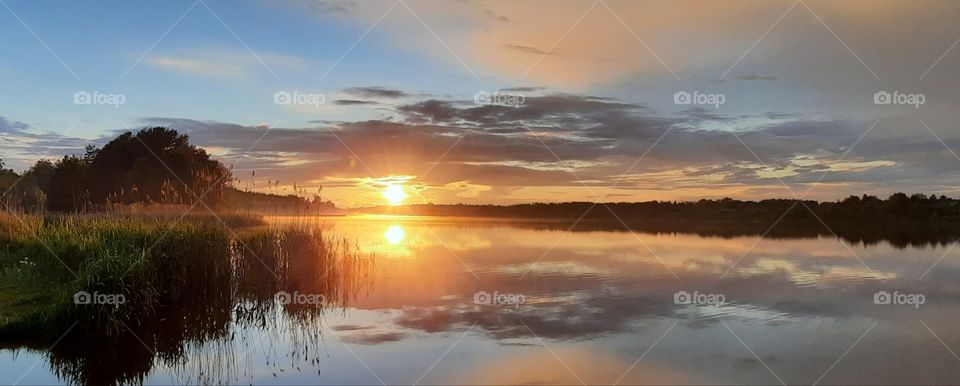 beatiful reflection of the sun set