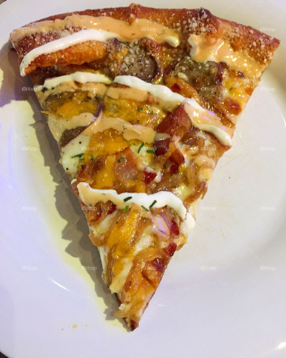 A small slice of pizza pie 