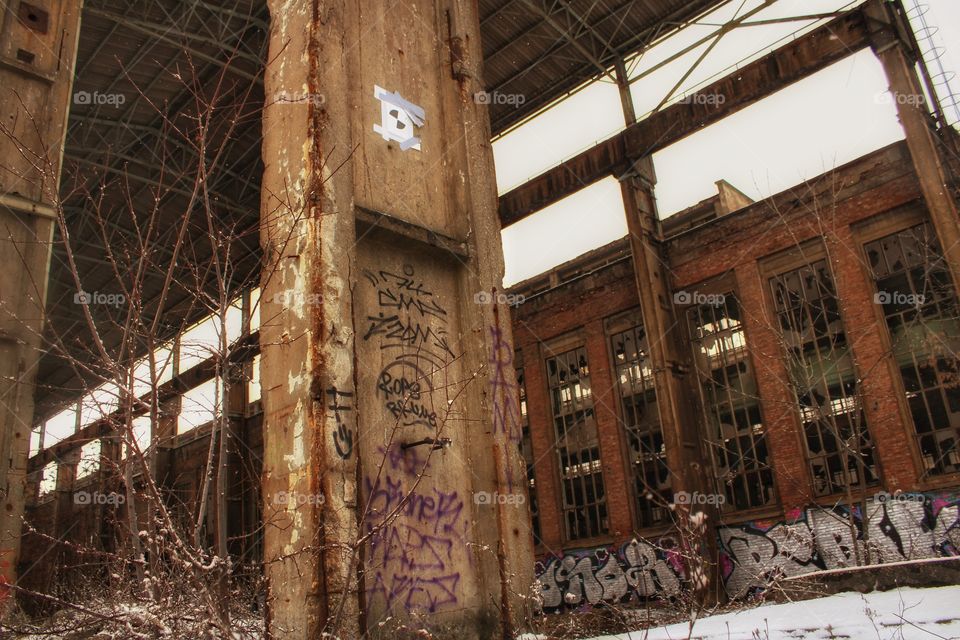Abandoned ship factory pillar