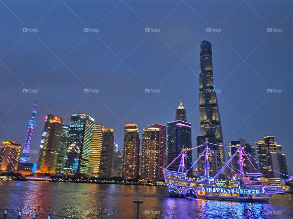 Enjoy a night in Shanghai by starting a 60 minute night cruise on beautiful Huangpu River where you can see amazing city landmarks, such as Oriental Pearl TV Tower, Shanghai World Financial Center Shanghali Tower, Shanghai Tower and more!