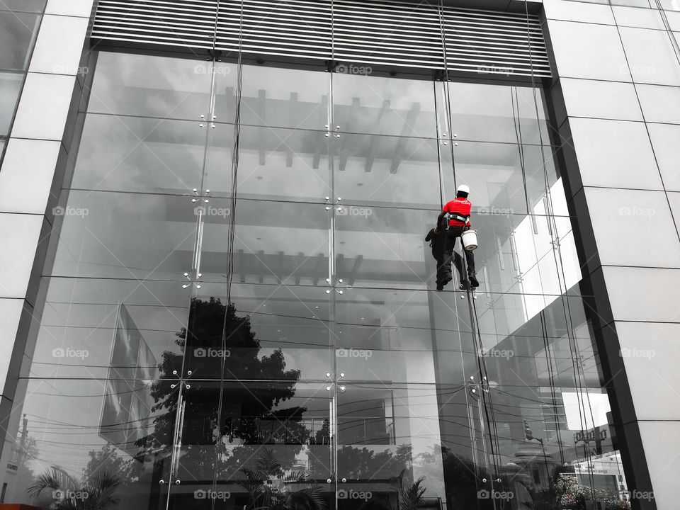 Glass building cleaning services