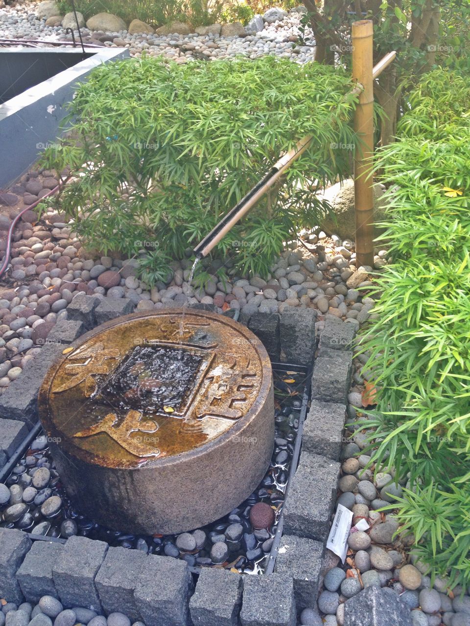 Old-fashioned Chinese well . A replica of an old-fashioned Chinese well