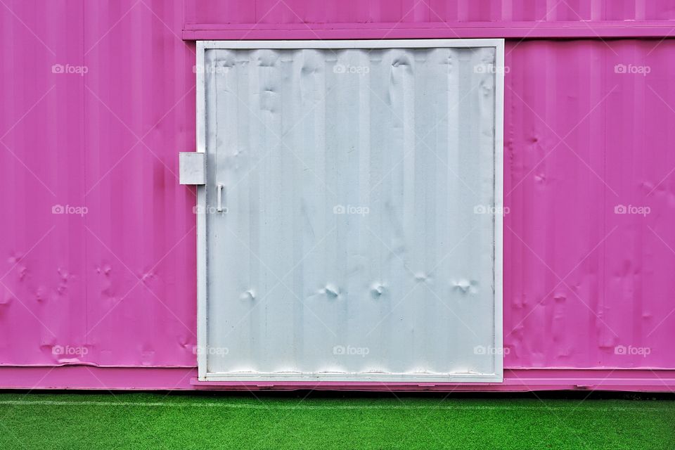 Vibrant door