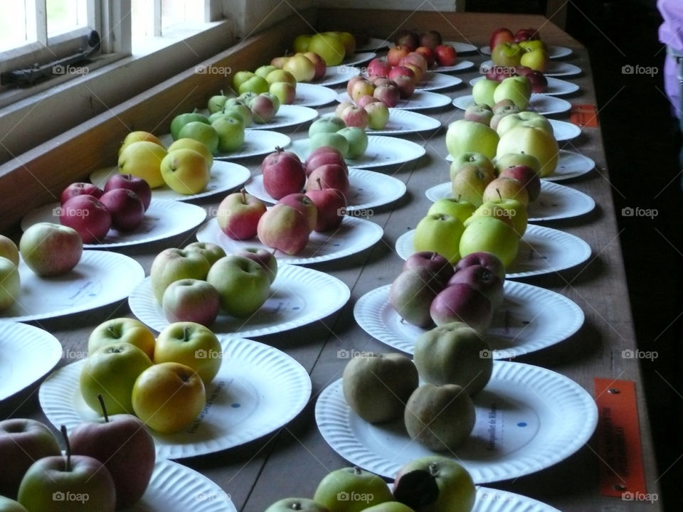 green red plates apples by henweb