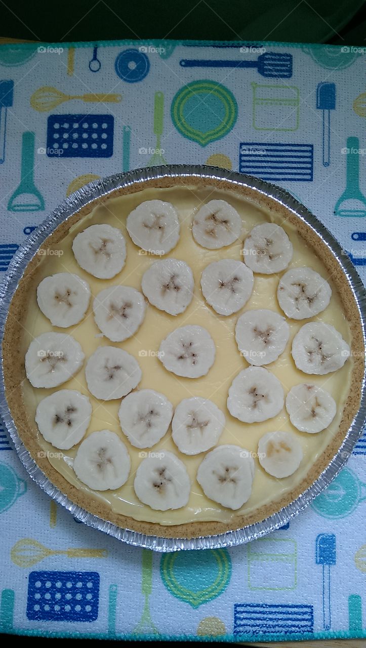 banana pie. homemade pudding pie