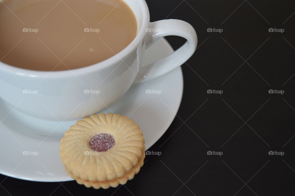 coffe with milk and cookies