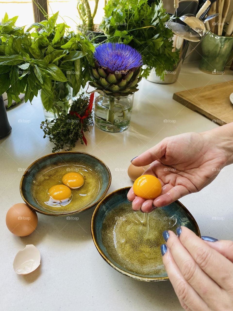 Separating eggs