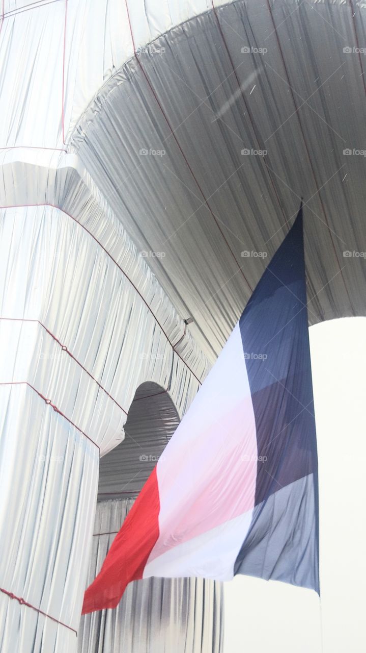 arc de triomphe emballé