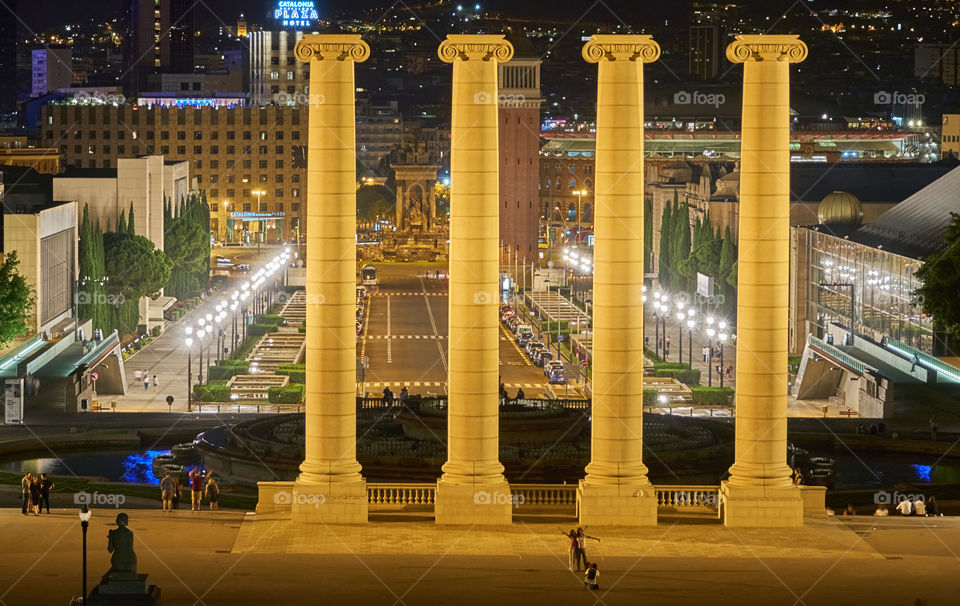 Fuentes de Montjuic apagadas. 