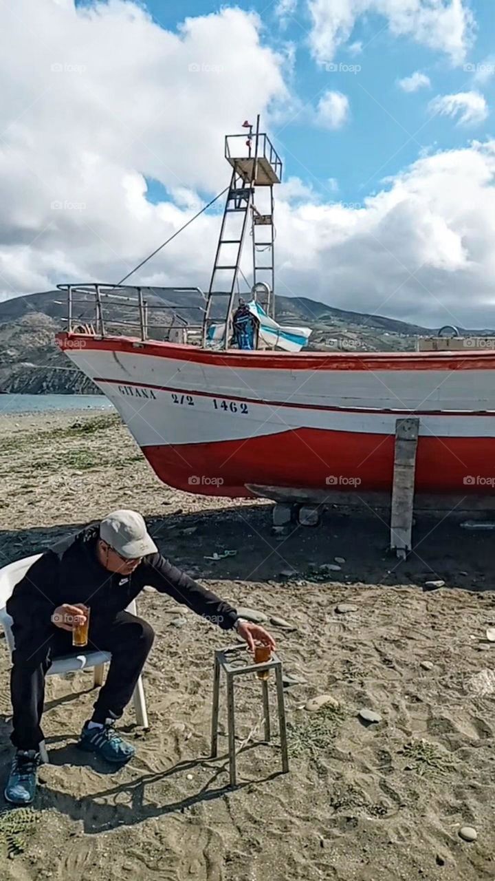 drink tea on the beach