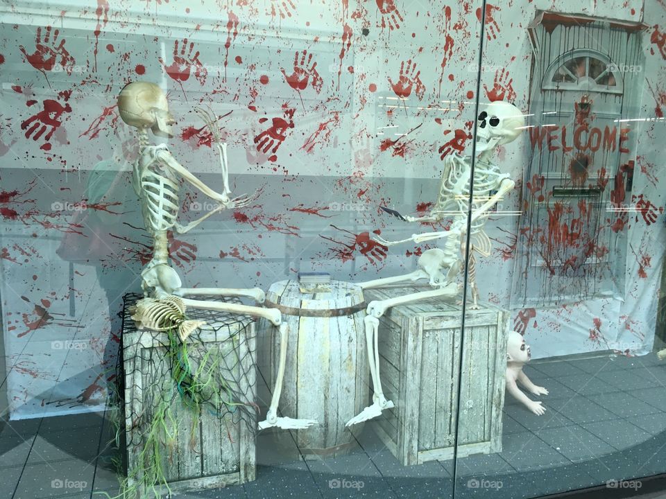 Skeletons playing cards 