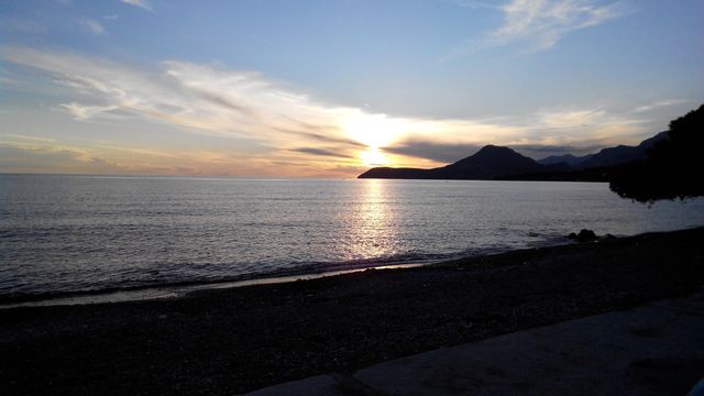 sea and mountains.