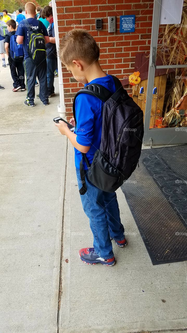 deciding who to call on phone