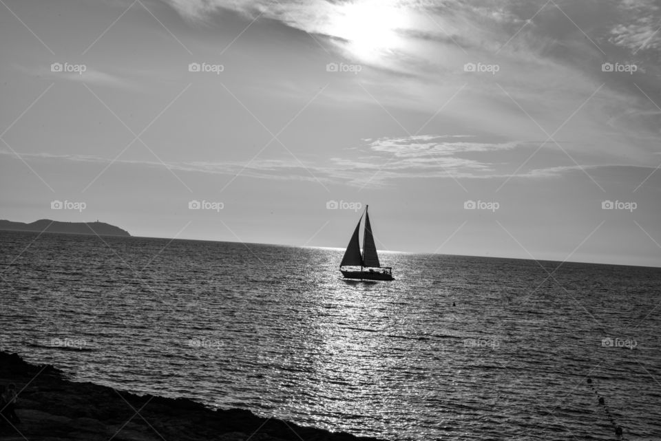 Sailing boat in black and white