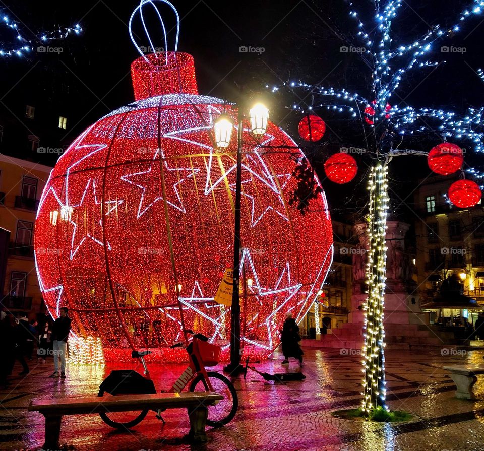 Enormous red bauble in Lisboa 2019