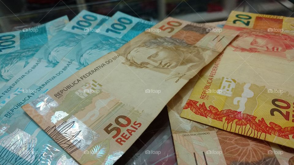 Dinheiro Real brasileiro.