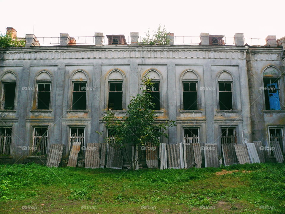 The old gothic palace of the nobleman Goroholsky in the village Chervone. The castle is now a monastery, and part of the palace in an abandoned state