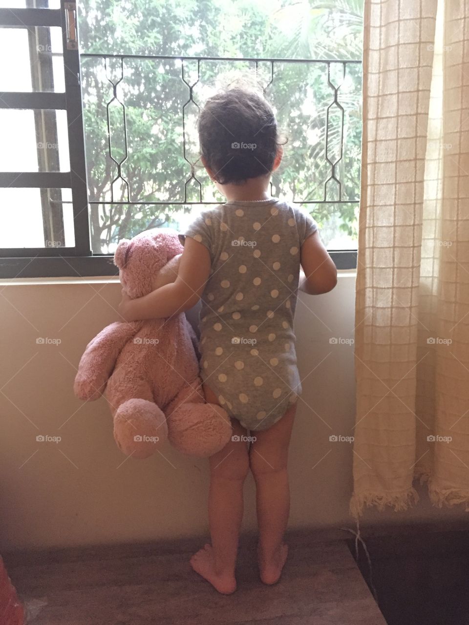 Espiando pela janela