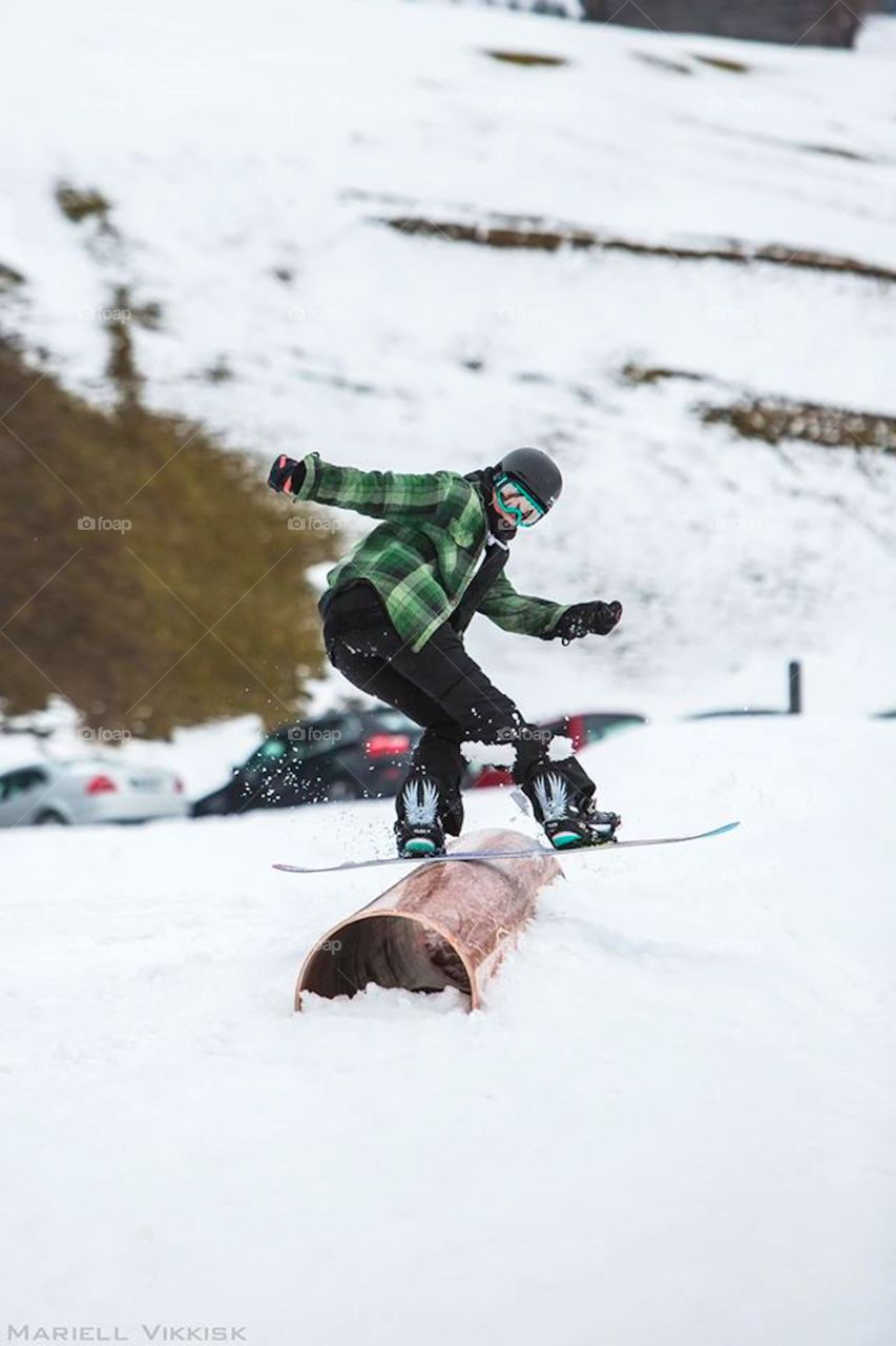 girl training on snowboarding 