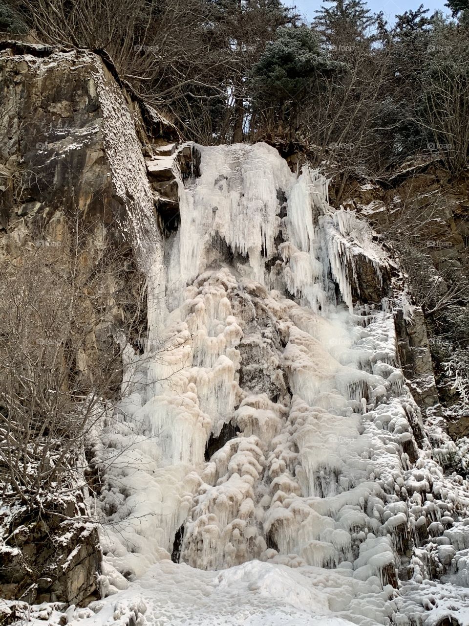 Frozen waterfall 