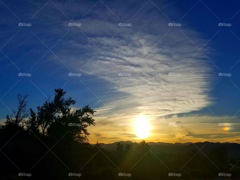 Clouds swoop upward at sunrise, making the sky look like a watercolor painting. 🎨🖌☁️