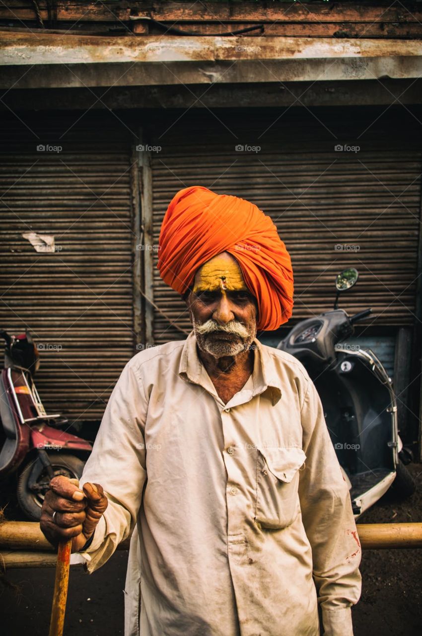 I described this photo indian old grandfather