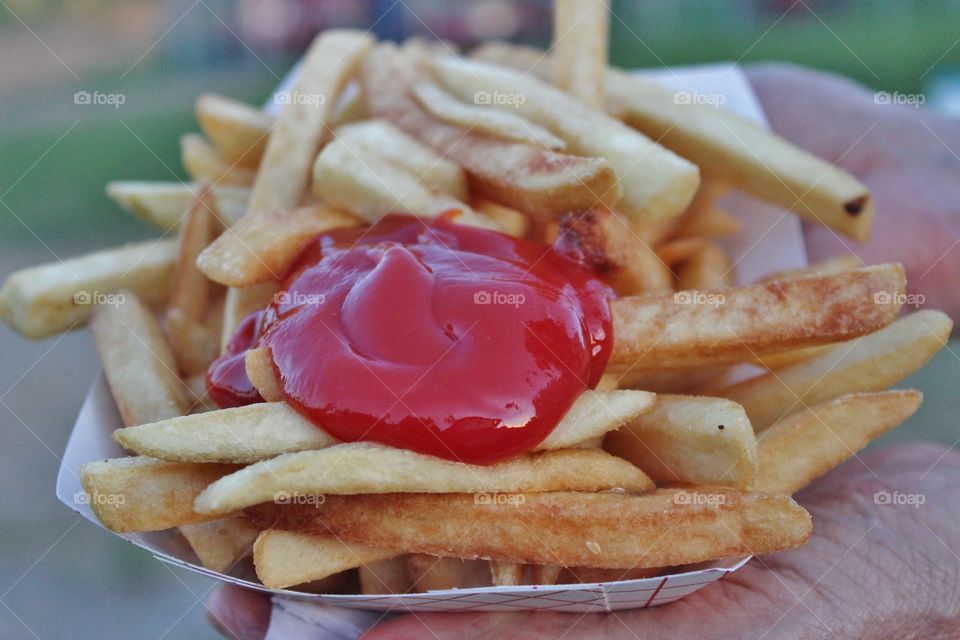 fries with ketchup