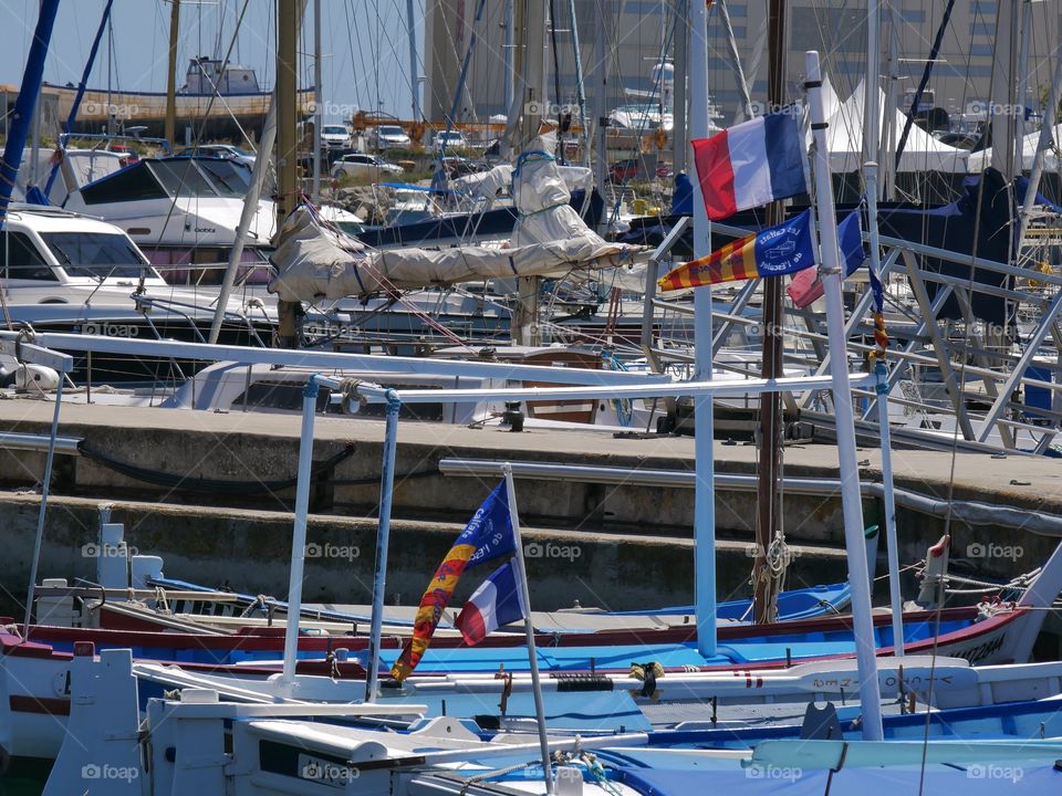 flags boats